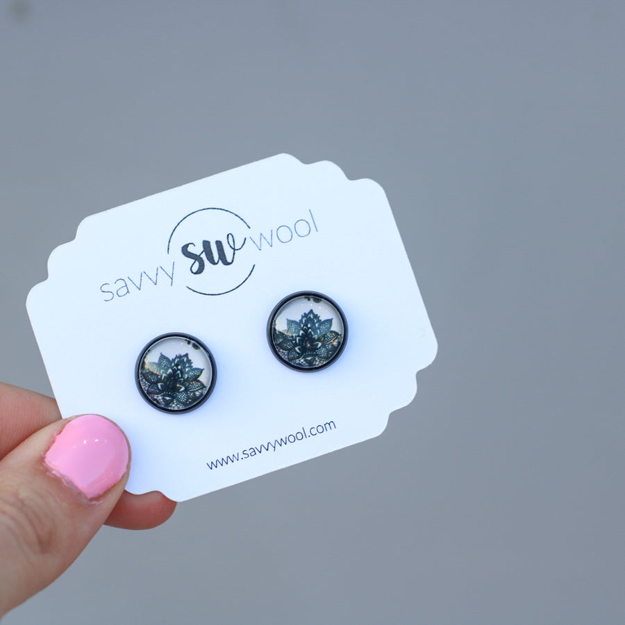 Savvy Studs - Black Lotus