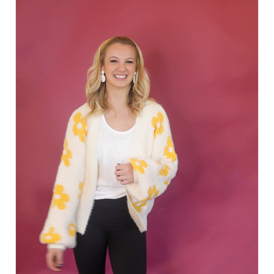 Vintage Yellow Daisy Sweater (Medium Left)